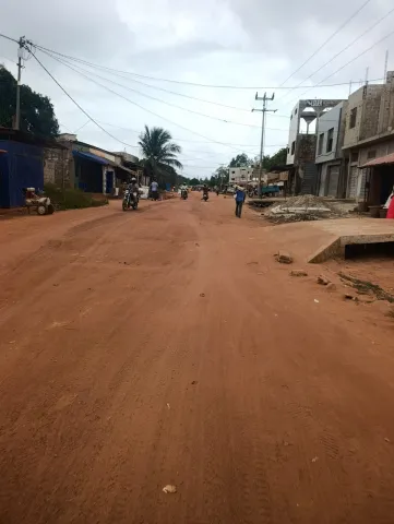 HALF LOT ON THE 30m TRACK IN A GRANG CROSSROAD