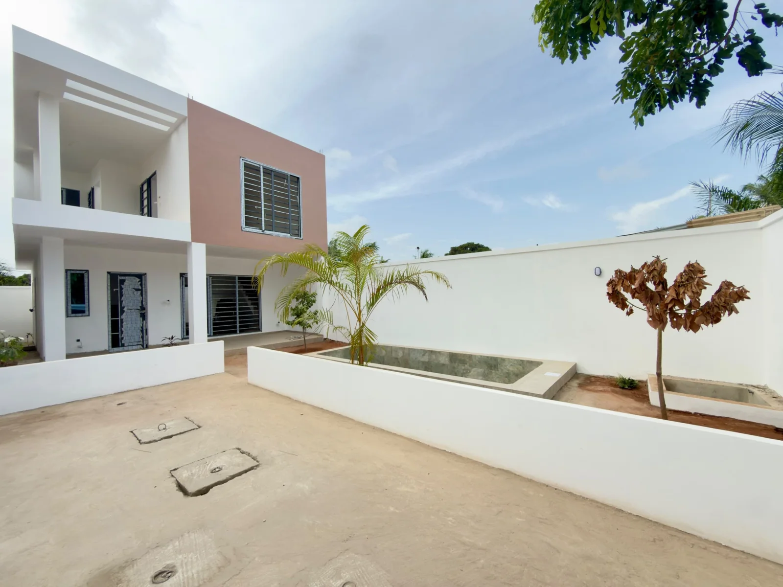 FOR SALE VILLA WITH POOL IN DJIDJOLE