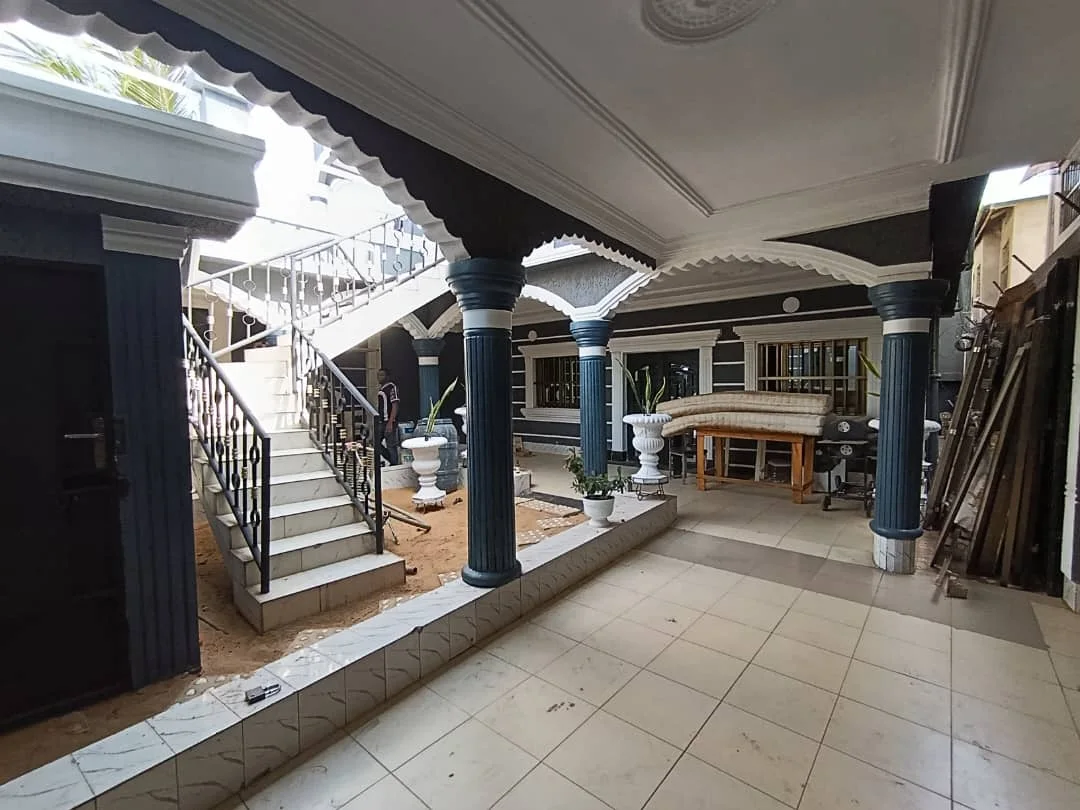 8 BEDROOM VILLA IN NANEGBE