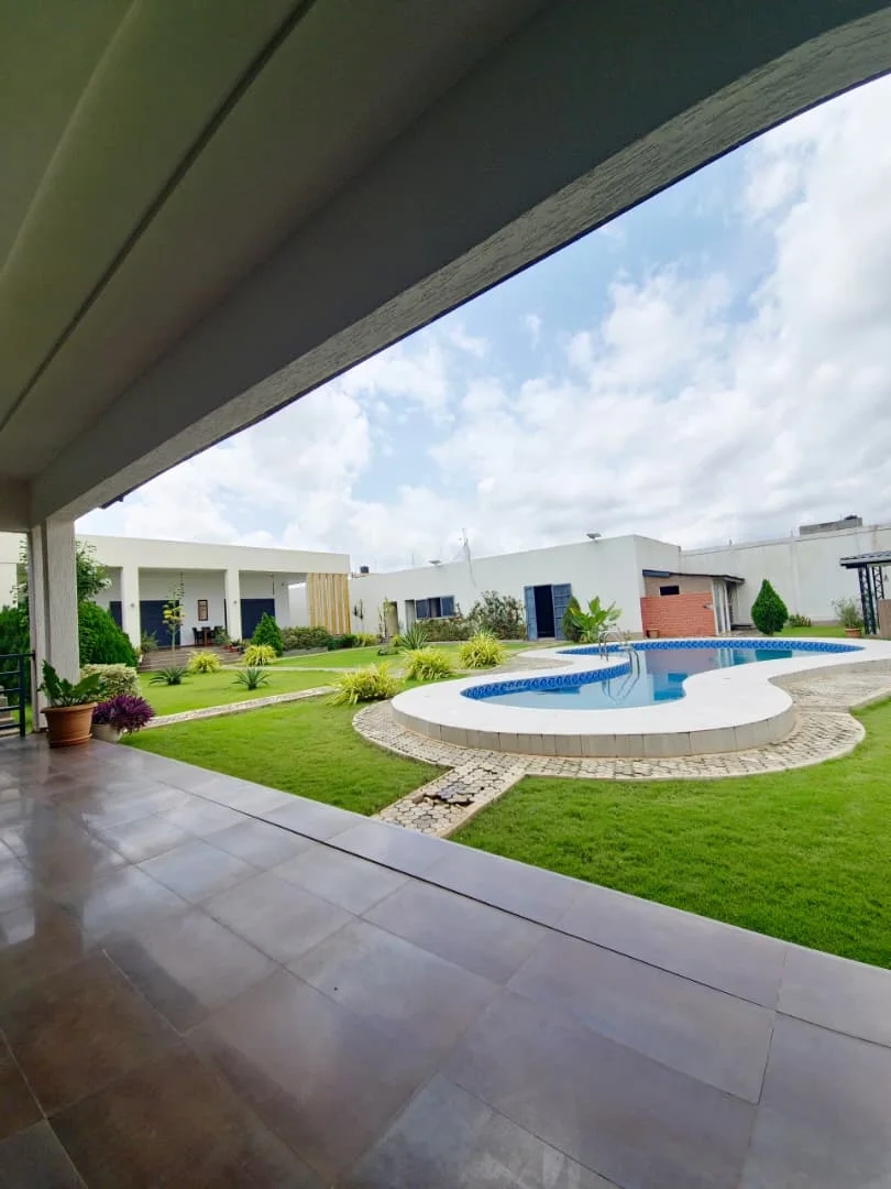 FOR SALE MAGNIFICENT RESIDENCE WITH SWIMMING POOL+GARDEN BUILT ON 3.25 LOTS WITH PERSONAL LAND TITLE IN AGOE-LÉGBASSITO